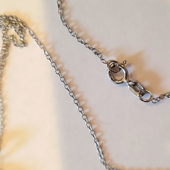 925 Sterling silver heart and chain with 17 czs!! - Picture 7 of 9